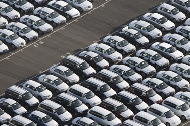 Faut-il investir en Bourse dans les actions du secteur auto qui sont frappées par les droits de douane des USA ?